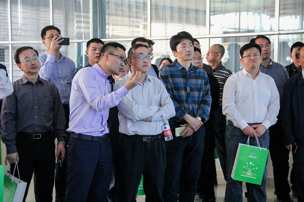 ��С������һ�� ȡʒɽ�ǻ��r�I��ƽ�_�R��