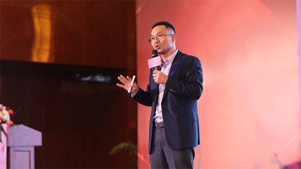 托普云農(nóng)陳渝陽董事長上臺作重要講話