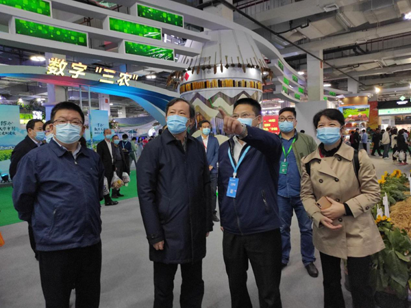 浙江省政協(xié)副主席、黨組副書記孫景淼、農(nóng)業(yè)農(nóng)村廳廳長(zhǎng)王通林一行了解新型測(cè)報(bào)工具