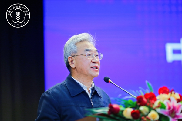 全國(guó)農(nóng)技中心主任魏?jiǎn)⑽闹罗o