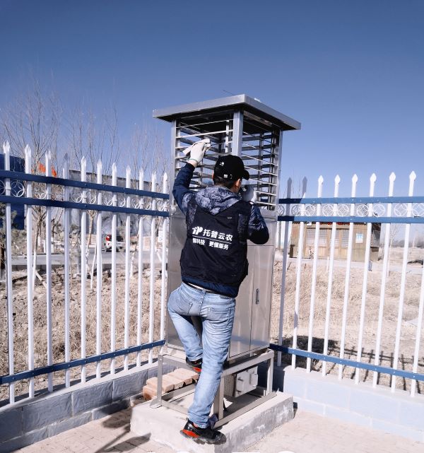 托普云農植保開燈巡檢行動