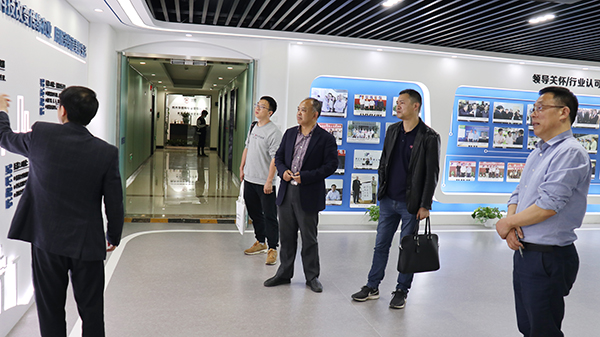 ���^�������r����չ�d