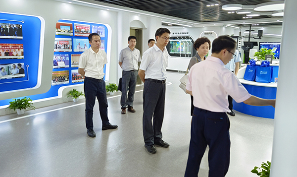 吳卿副廳長、陳清莉主委一行參觀托普云農(nóng)數(shù)字三農(nóng)展廳